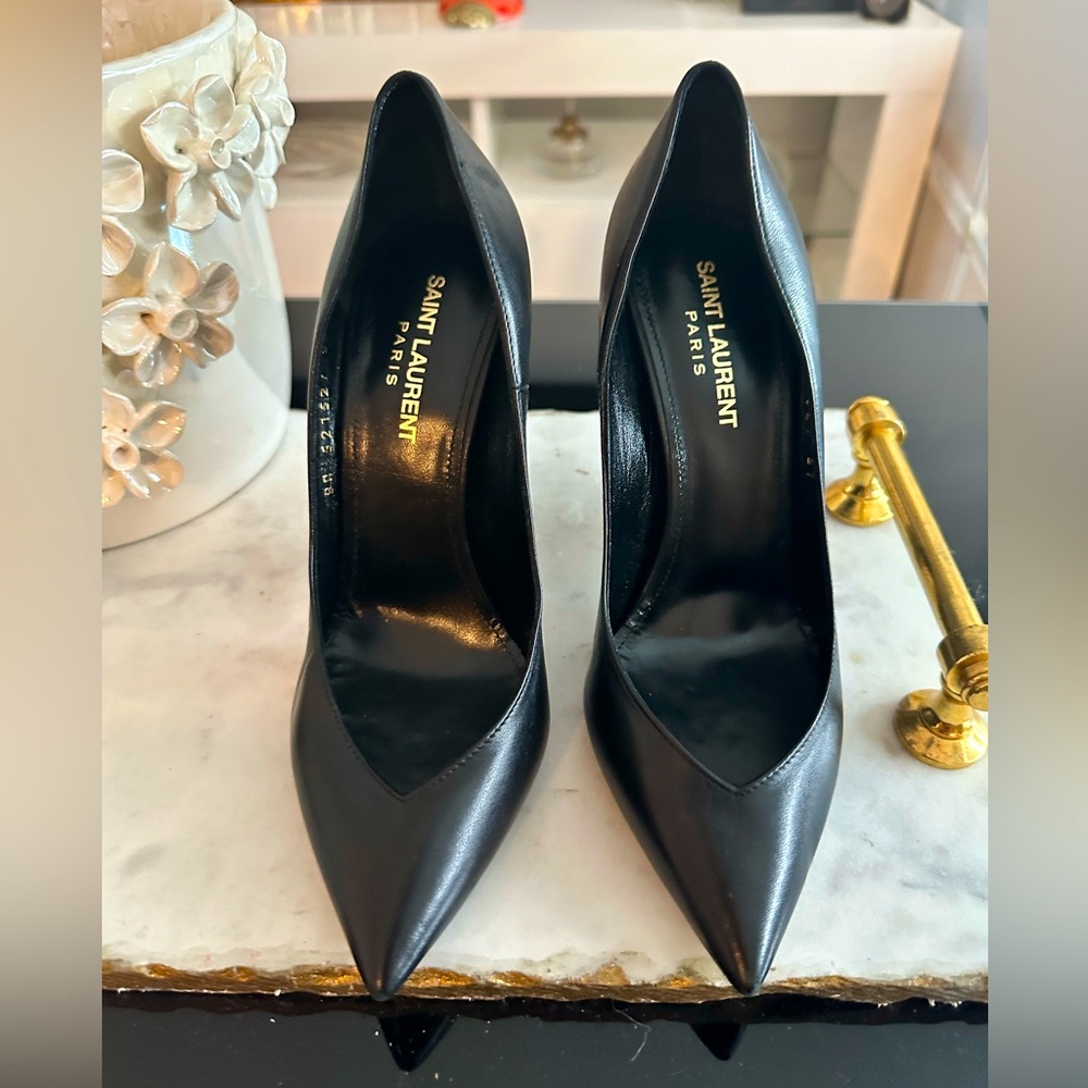 Beautiful black pumps
